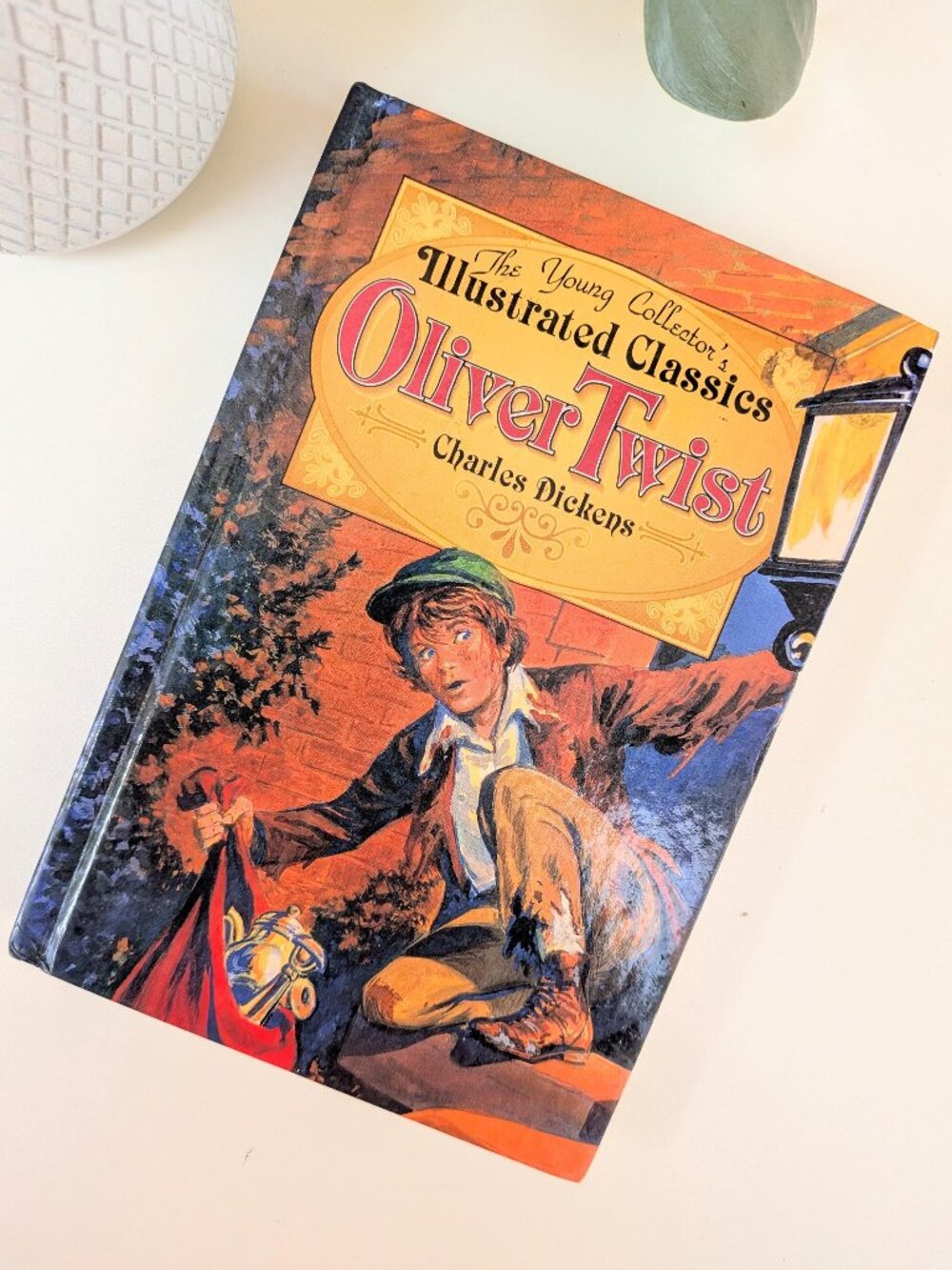 3/$35✨Vintage 1980s Oliver Twist — Illustrated Hardcover